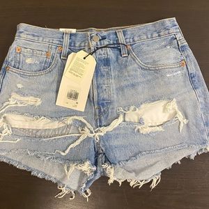 Womens Levi’s High Rise Denim Short, size 28